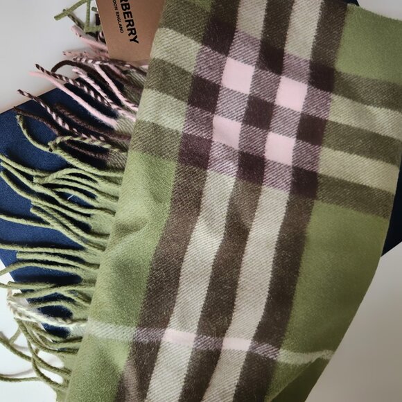 Burberry Scarf - Picture 2 of 4